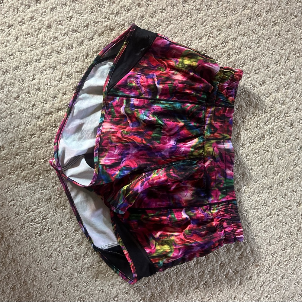 Lululemon hotty hot shorts 2.5